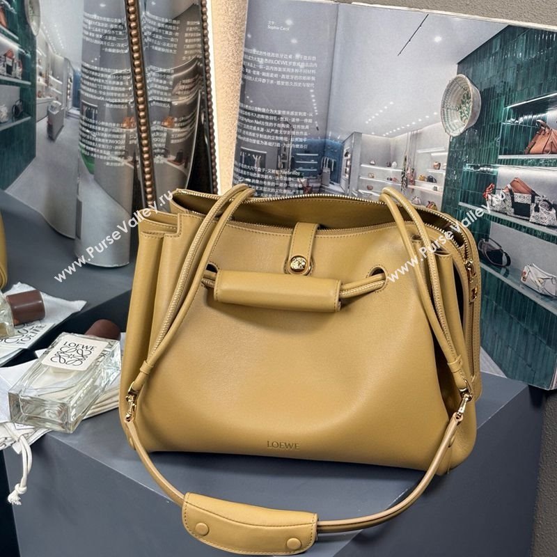 Loewe Medium Madrid bag in supple grained calfskin Yellow 2025 052451 (nana-250925035)