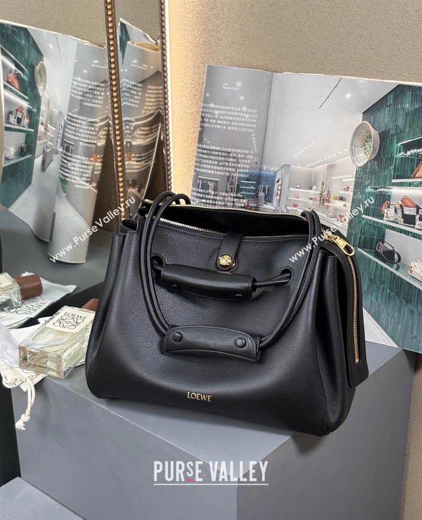 Loewe Medium Madrid bag in supple grained calfskin Black 2025 052451 (nana-250925037)