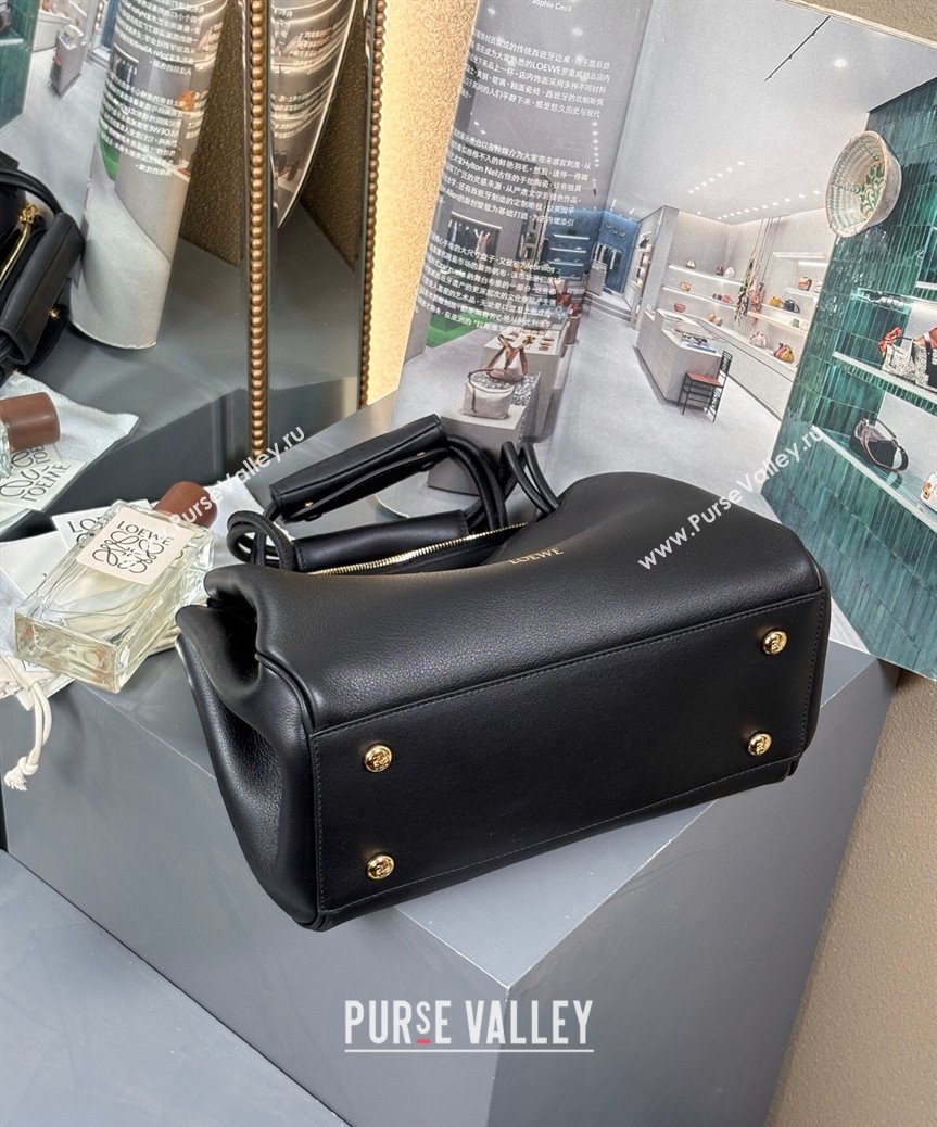 Loewe Medium Madrid bag in supple grained calfskin Black 2025 052451 (nana-250925037)