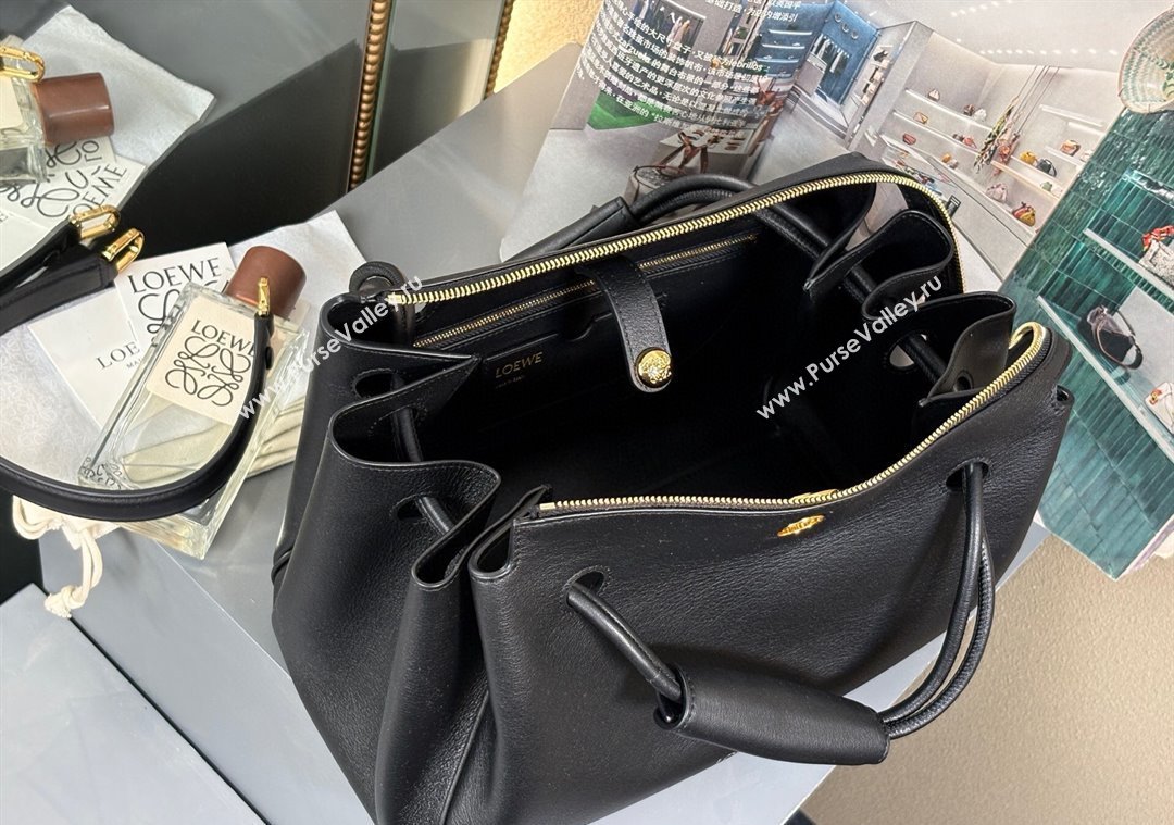Loewe Medium Madrid bag in supple grained calfskin Black 2025 052451 (nana-250925037)