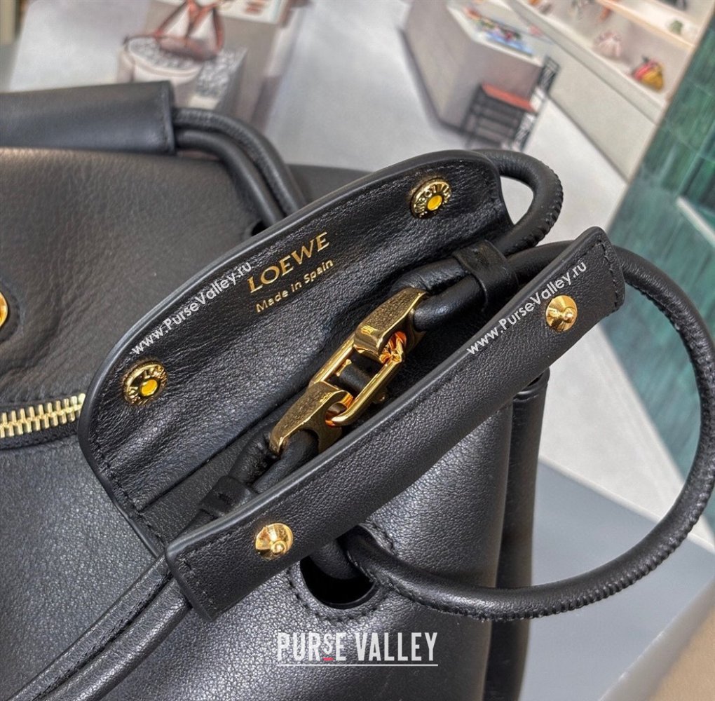 Loewe Medium Madrid bag in supple grained calfskin Black 2025 052451 (nana-250925037)