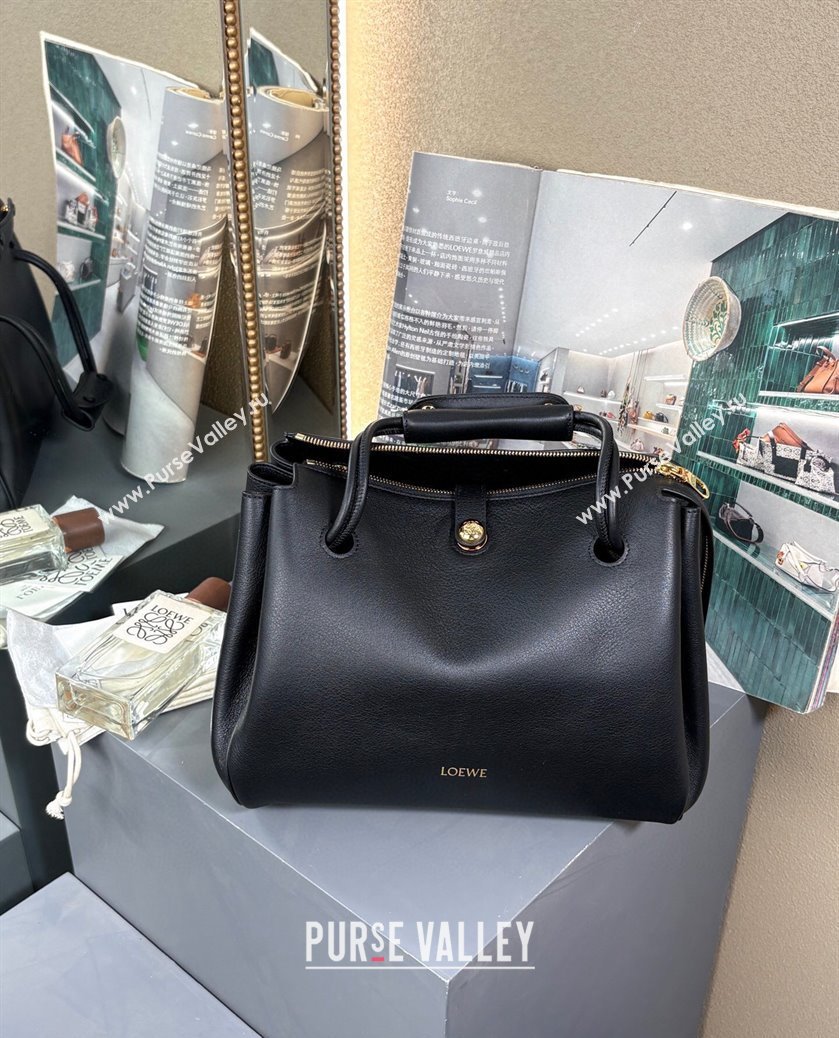 Loewe Medium Madrid bag in supple grained calfskin Black 2025 052451 (nana-250925037)