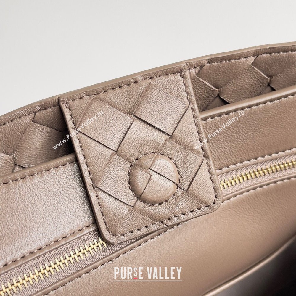 Bottega Veneta Medium Andiamo Top Handle Bag in Intrecciato Leather 743572 Grey 2024 (MS-24042414)