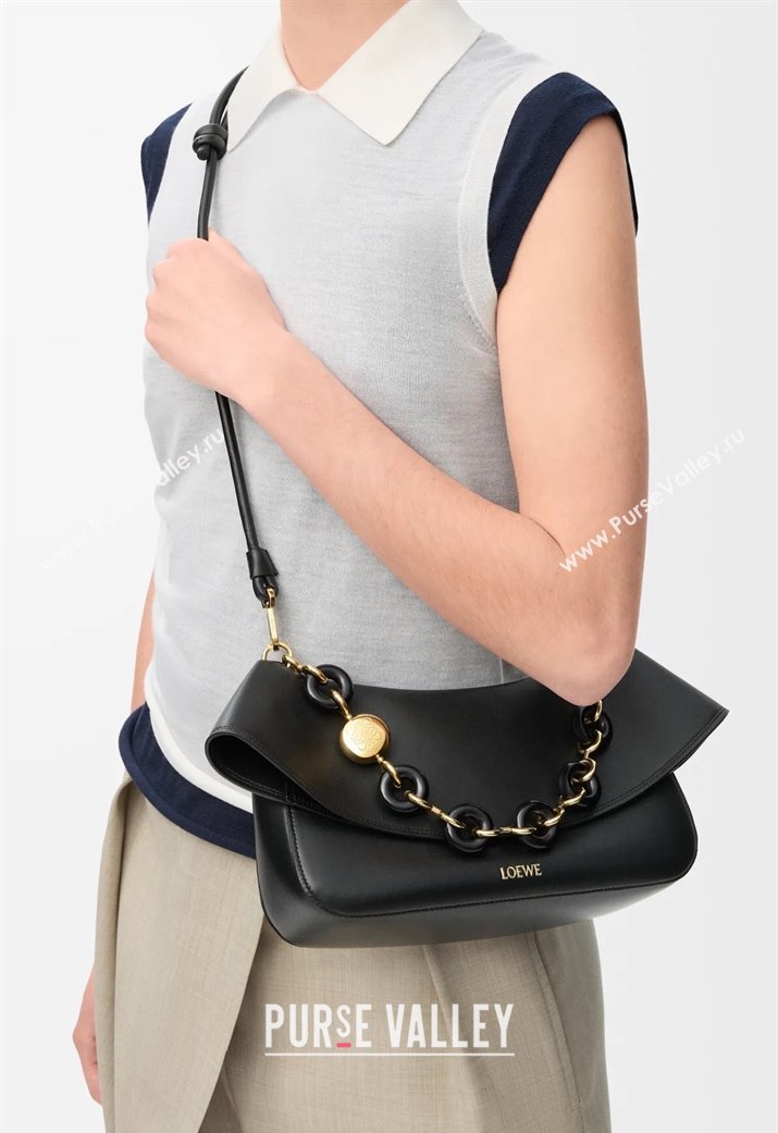 Loewe Medium Ola bag in smooth calfskin Black 2025 012518 (nana-250925043)