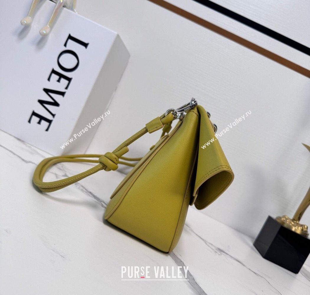 Loewe Medium Ola bag in smooth calfskin Ginger Yellow 2025 012518 (nana-250925044)