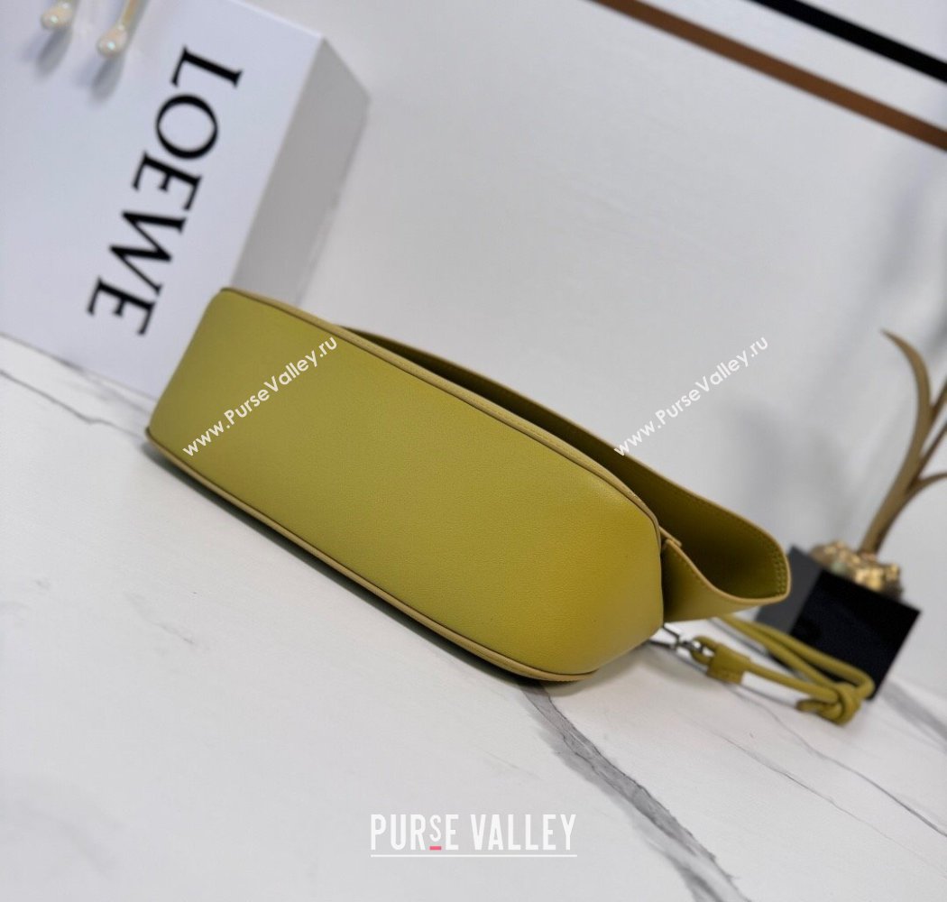 Loewe Medium Ola bag in smooth calfskin Ginger Yellow 2025 012518 (nana-250925044)