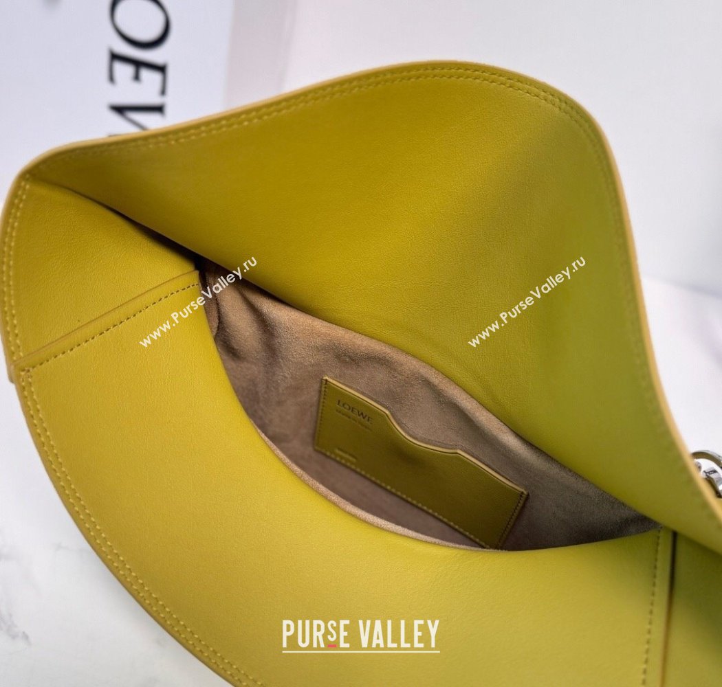 Loewe Medium Ola bag in smooth calfskin Ginger Yellow 2025 012518 (nana-250925044)