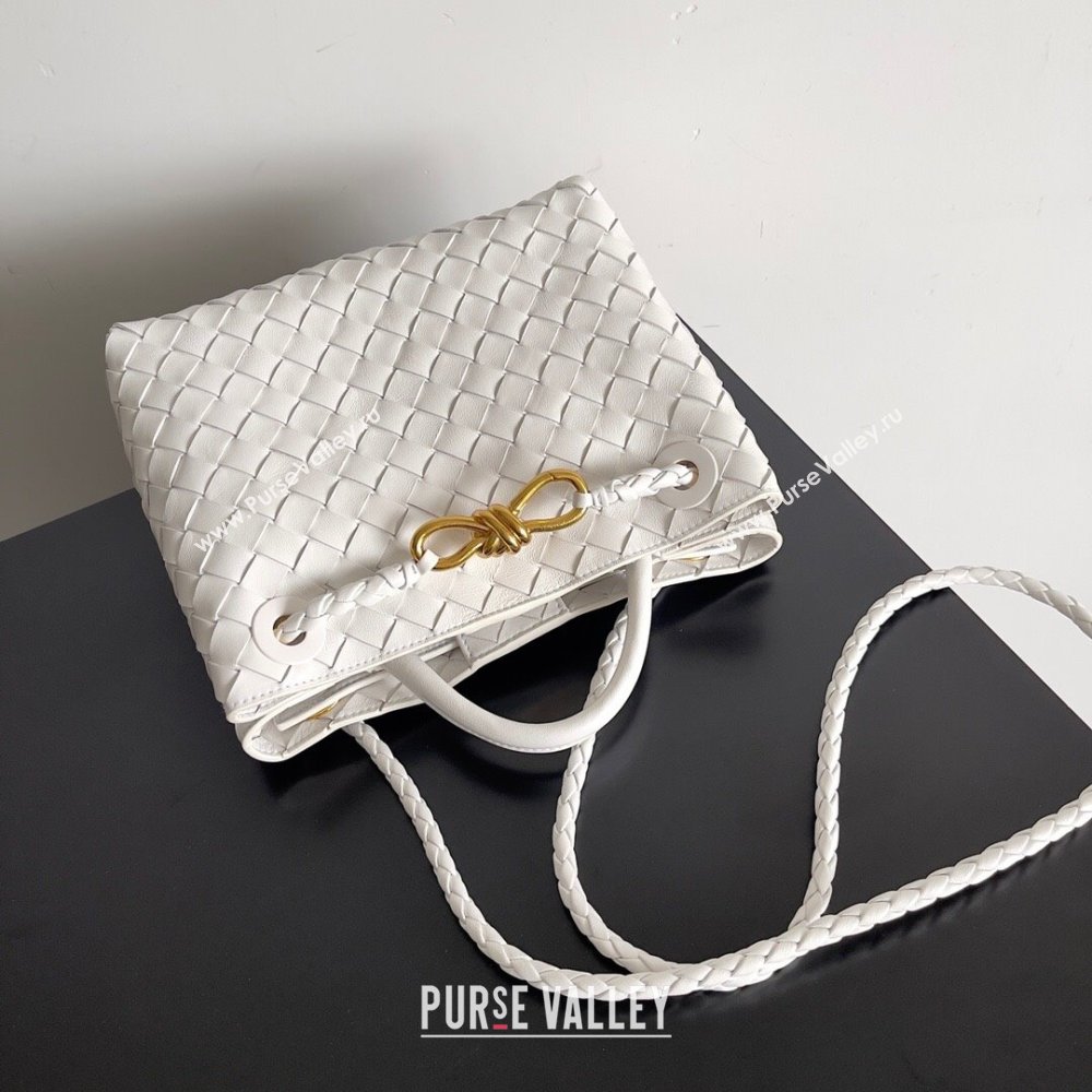 Bottega Veneta Small Andiamo Top Handle Bag in Intrecciato Leather 743568 White 2024 (MS-24042419)