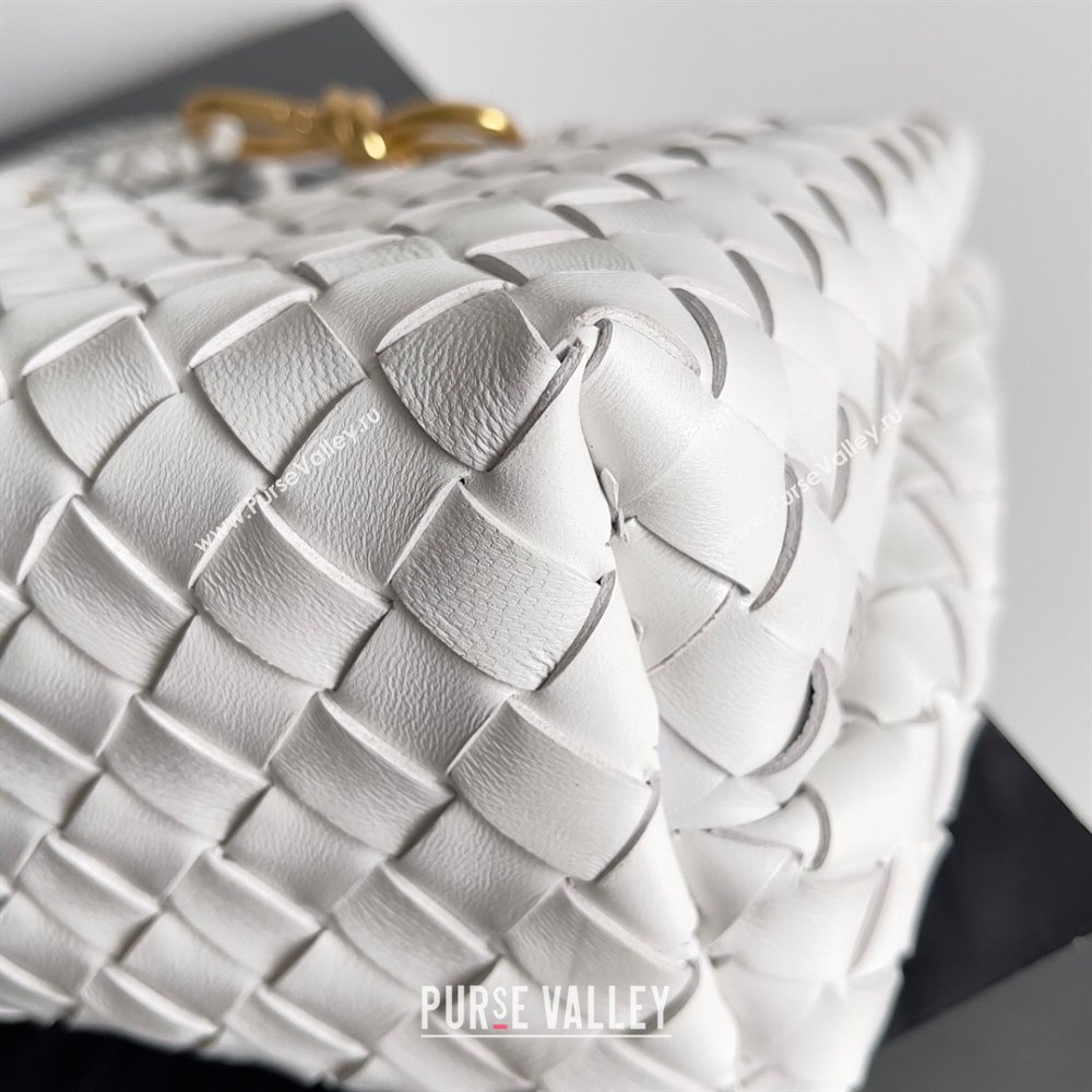 Bottega Veneta Small Andiamo Top Handle Bag in Intrecciato Leather 743568 White 2024 (MS-24042419)