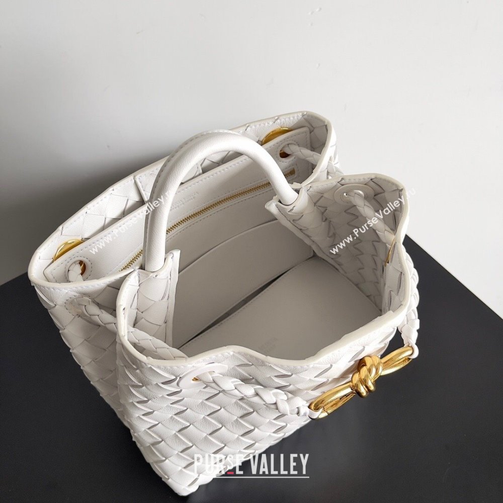 Bottega Veneta Small Andiamo Top Handle Bag in Intrecciato Leather 743568 White 2024 (MS-24042419)