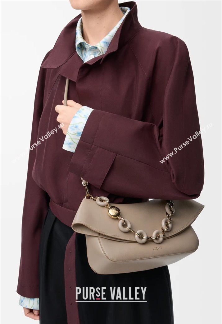 Loewe Medium Ola bag in smooth calfskin Sand Beige 2025 012518 (nana-250925047)