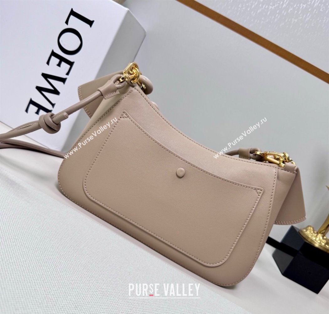 Loewe Medium Ola bag in smooth calfskin Sand Beige 2025 012518 (nana-250925047)