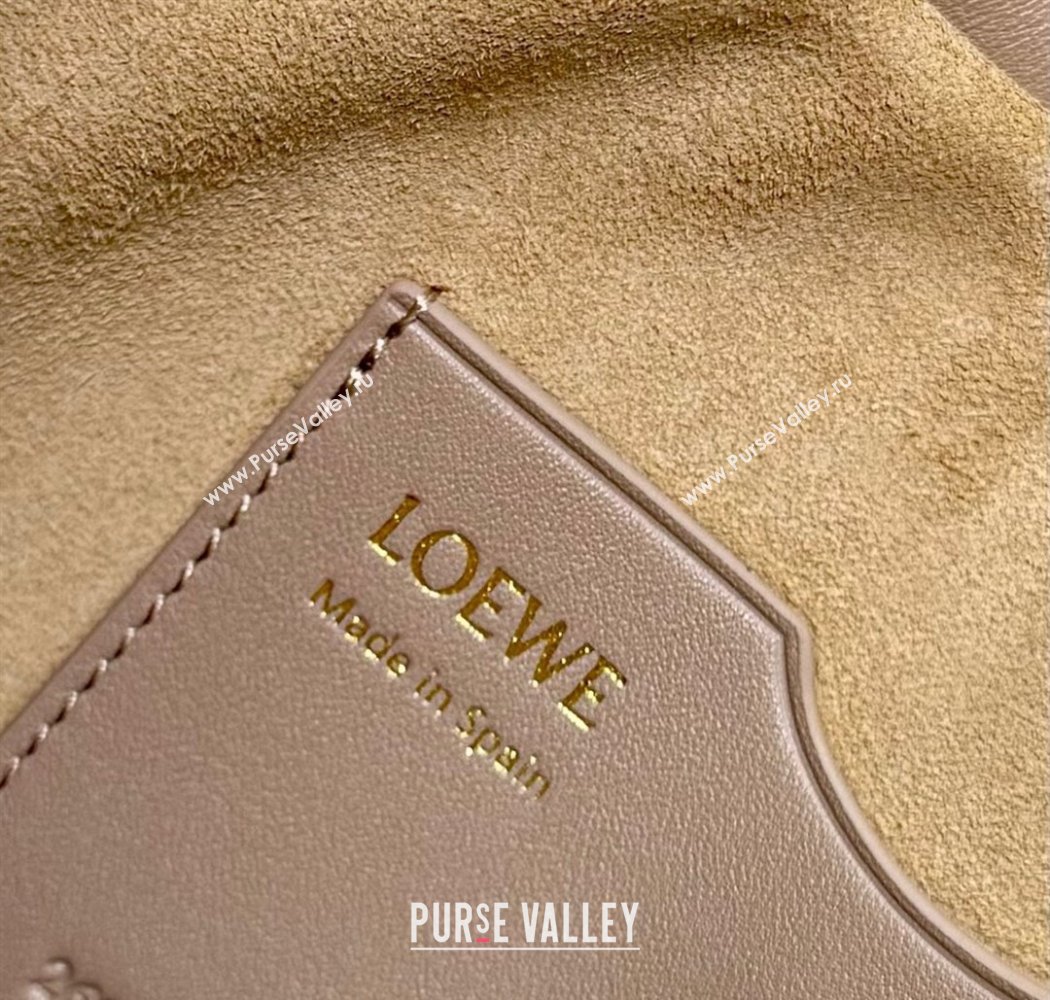 Loewe Medium Ola bag in smooth calfskin Sand Beige 2025 012518 (nana-250925047)