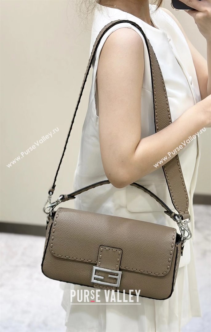 Fendi Regular Selleria Baguette bag with topstitches in Grained Calfskin Dove Grey 2024 8610M (CL-241213012)