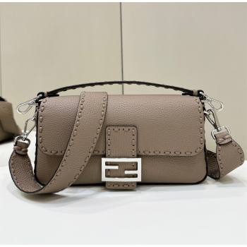 Fendi Regular Selleria Baguette bag with topstitches in Grained Calfskin Dove Grey 2024 8610M (CL-241213012)