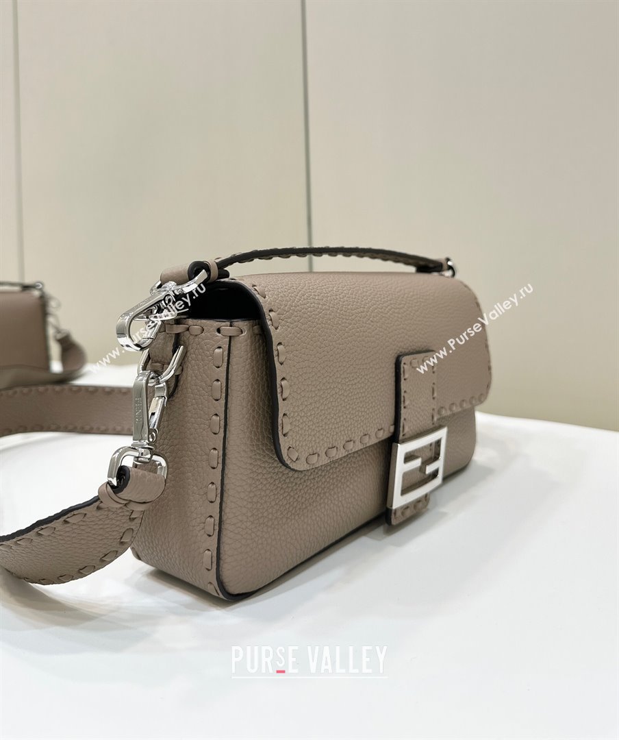 Fendi Regular Selleria Baguette bag with topstitches in Grained Calfskin Dove Grey 2024 8610M (CL-241213012)