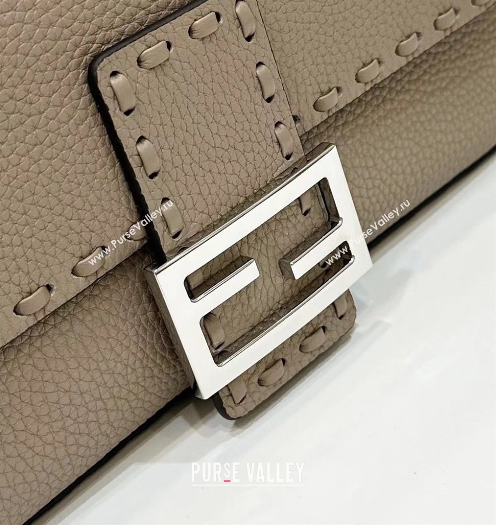 Fendi Regular Selleria Baguette bag with topstitches in Grained Calfskin Dove Grey 2024 8610M (CL-241213012)