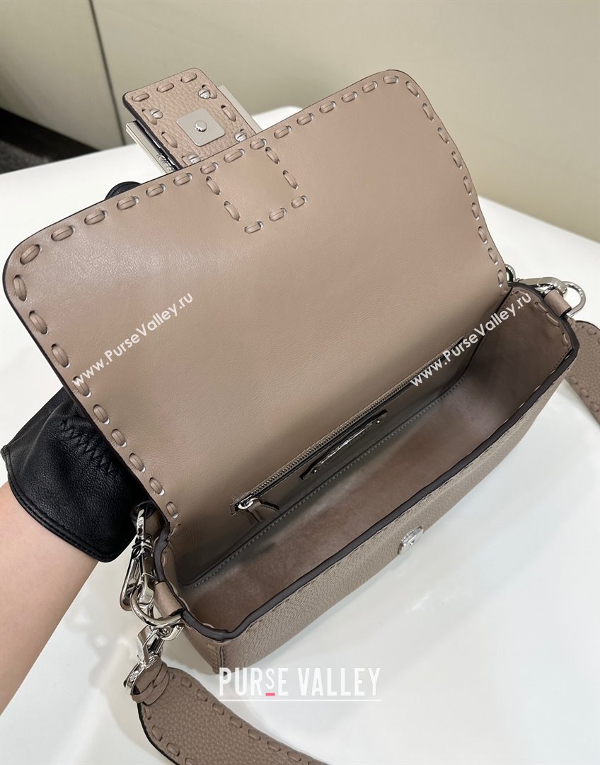 Fendi Regular Selleria Baguette bag with topstitches in Grained Calfskin Dove Grey 2024 8610M (CL-241213012)