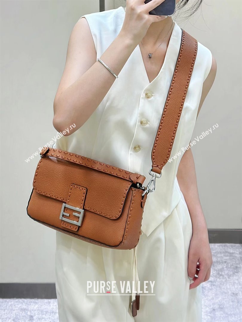 Fendi Regular Selleria Baguette bag with topstitches in Grained Calfskin Caramel Brown 2024 8610M (CL-241213017)