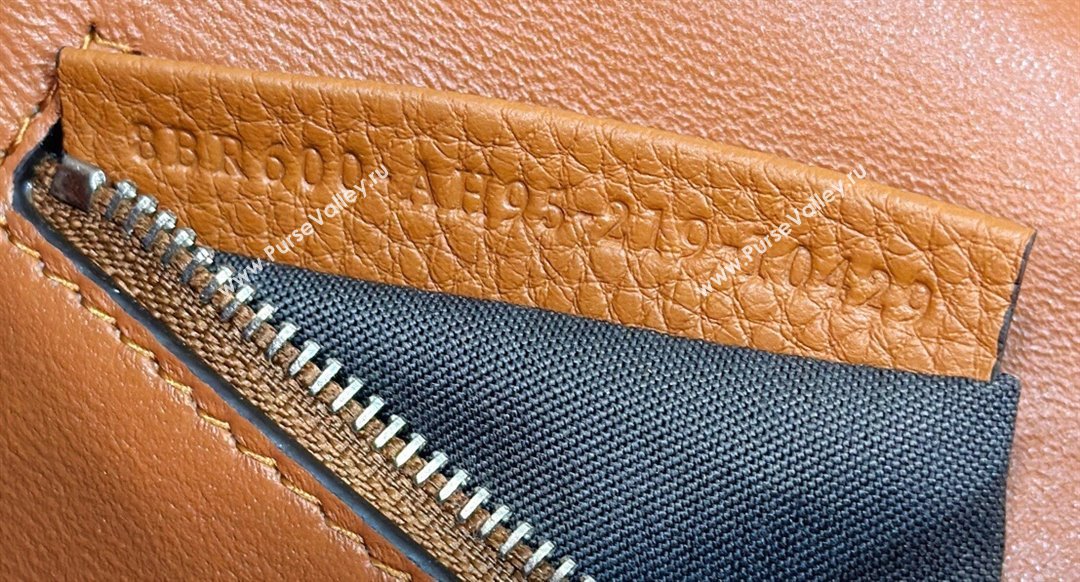 Fendi Regular Selleria Baguette bag with topstitches in Grained Calfskin Caramel Brown 2024 8610M (CL-241213017)