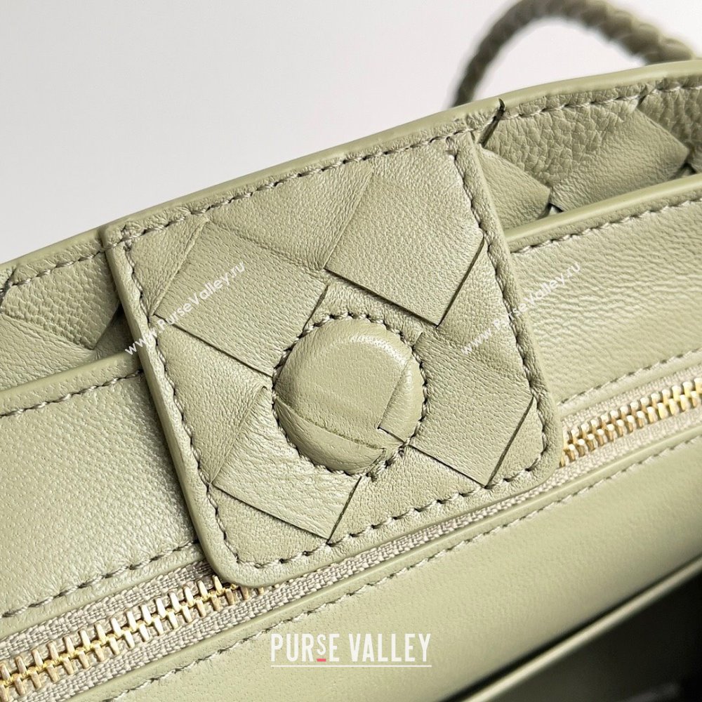 Bottega Veneta Small Andiamo Top Handle Bag in Intrecciato Leather 743568 Light Green 2024 (MS-24042421)