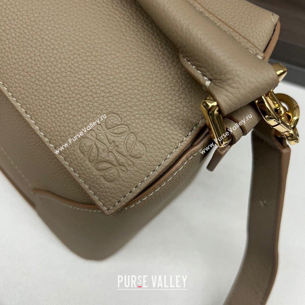 Loewe Puzzle Medium Bag in Litchi-Grained Calfskin 062329 Sand 2024 (MHUI-24120511)