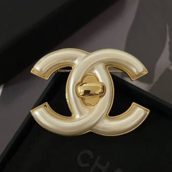 Chanel CC Brooch CH101031 Gold/White 2024 (YF-24101031)