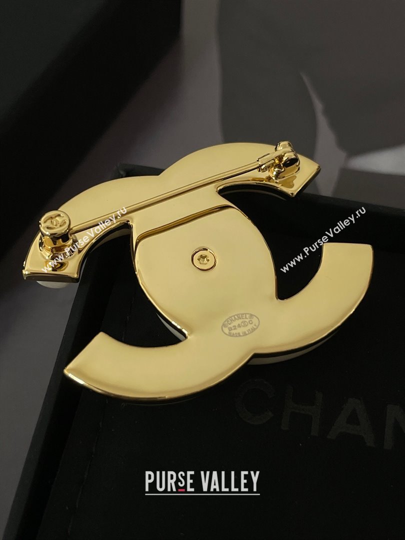 Chanel CC Brooch CH101031 Gold/White 2024 (YF-24101031)