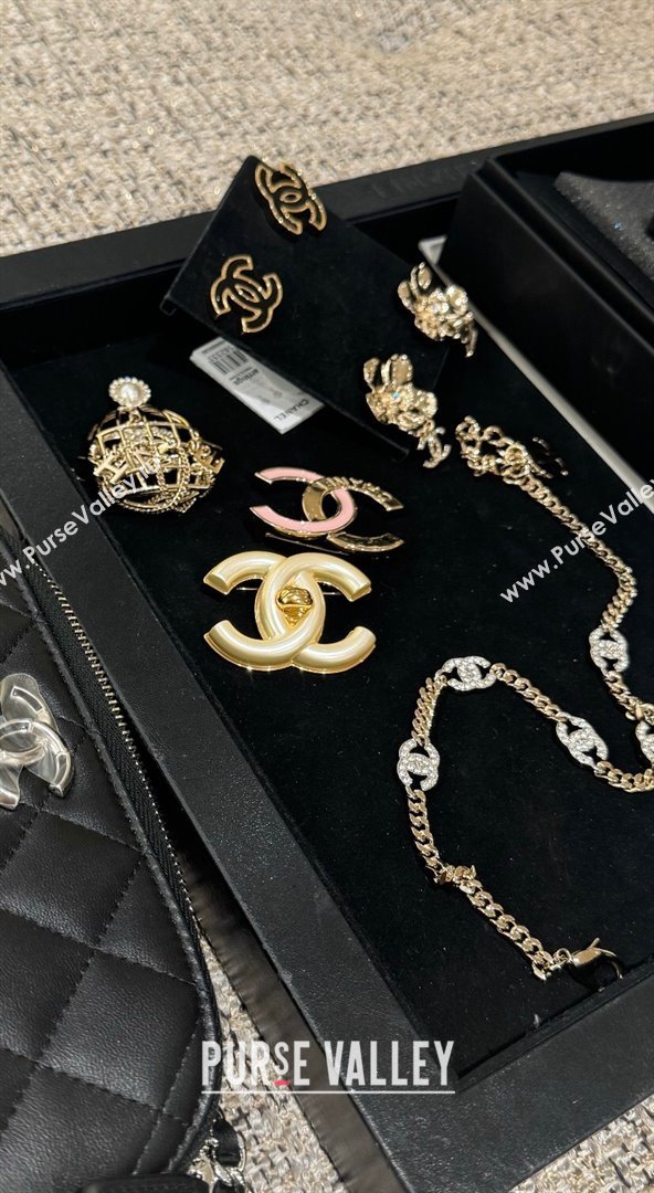 Chanel CC Brooch CH101031 Gold/White 2024 (YF-24101031)