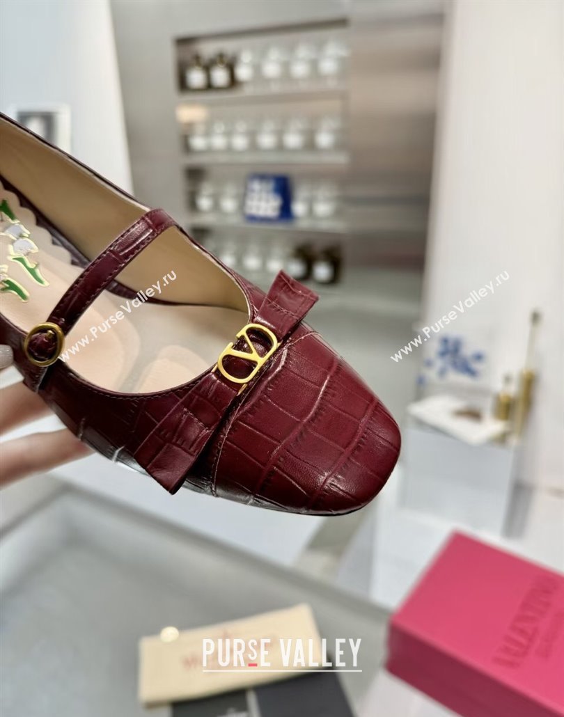 Valentino Bowow Decollete Pumps 5cm in Crocodile-Effect Printed Calfskin Dark Burgundy 2025 (XL-250428064)
