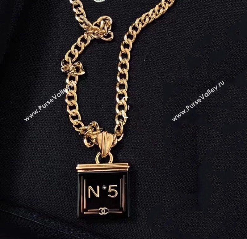 Chanel N5 Necklace Black/White 2021 100849 (YF-21100889)