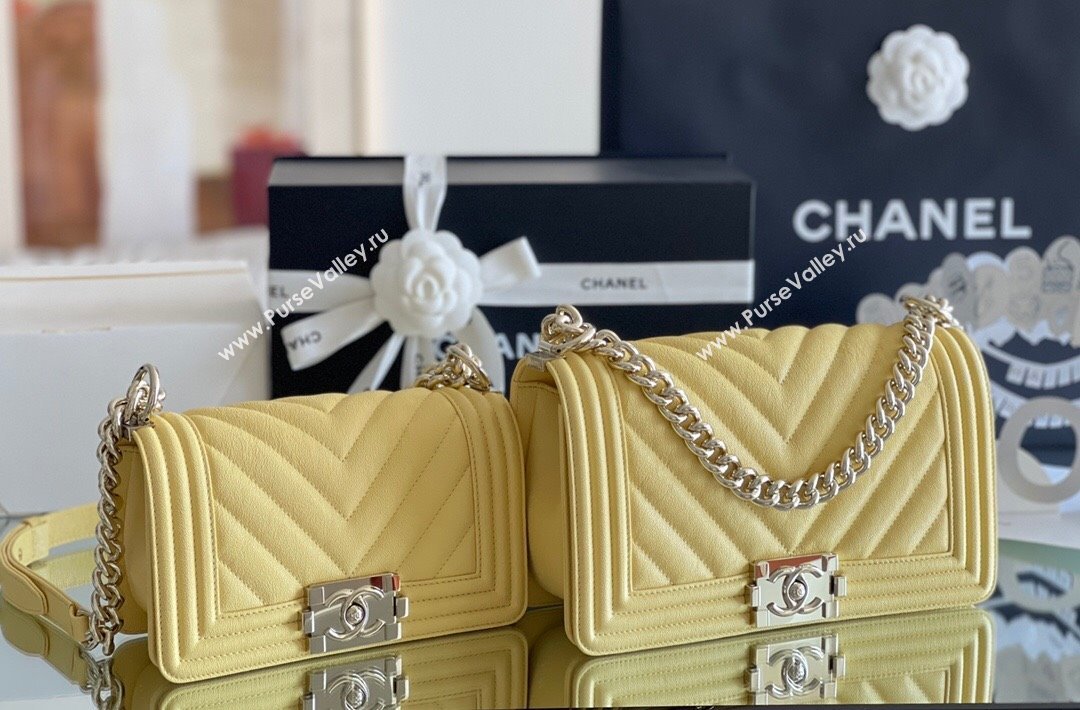 Chanel Original Grained Calfskin Chevron Medium Boy Flap Bag Light Gold/Yellow 2023 Top Quality (MHE-23102528)