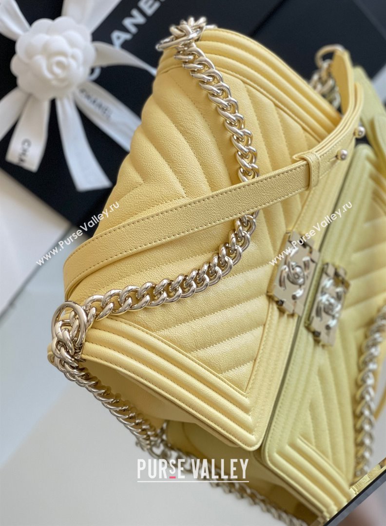 Chanel Original Grained Calfskin Chevron Medium Boy Flap Bag Light Gold/Yellow 2023 Top Quality (MHE-23102528)