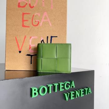 Bottega Veneta Cassette Bi-Fold Wallet in Intreccio Calfskin Leather 649603 Green 02 2024 (MS-24012324)