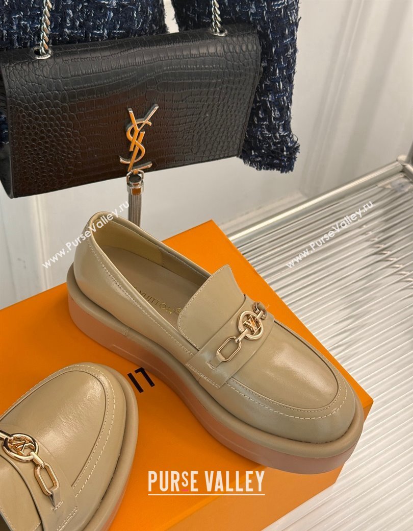 Louis Vuitton Platform Loafers in Calf Leather LV Chain Beige 2024 1224 (MD-241224076)