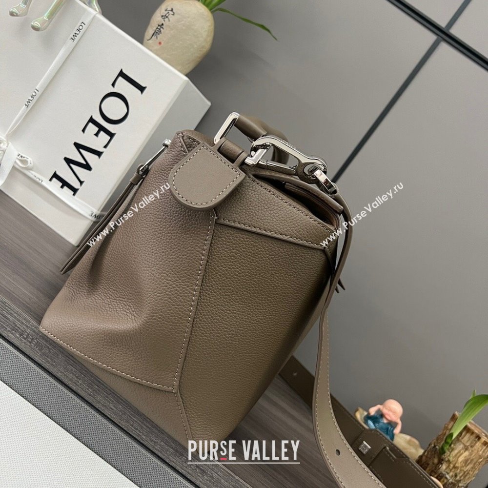 Loewe Large Puzzle Bag in Grained Calfskin Khaki 2024 (DL-24032105)