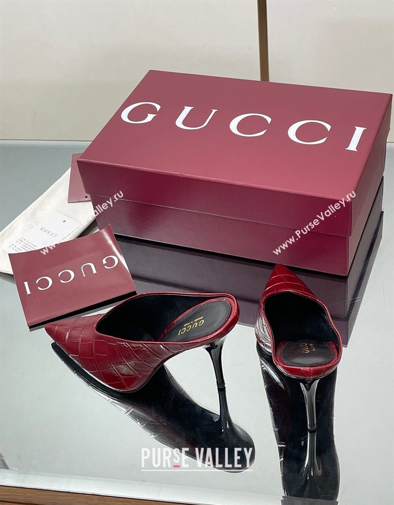 Gucci V Heel Mules 10.5cm in Stone Embossed Leather Ancora Red 2025 GG082801 (MD-250828031)