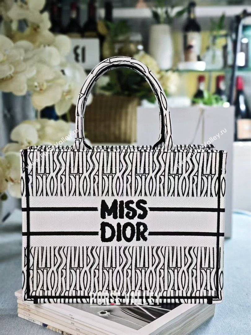 Dior Medium Book Tote bag in White and Black Miss Dior Allover Embroidery 1286 2024 (DMZ-24082312)