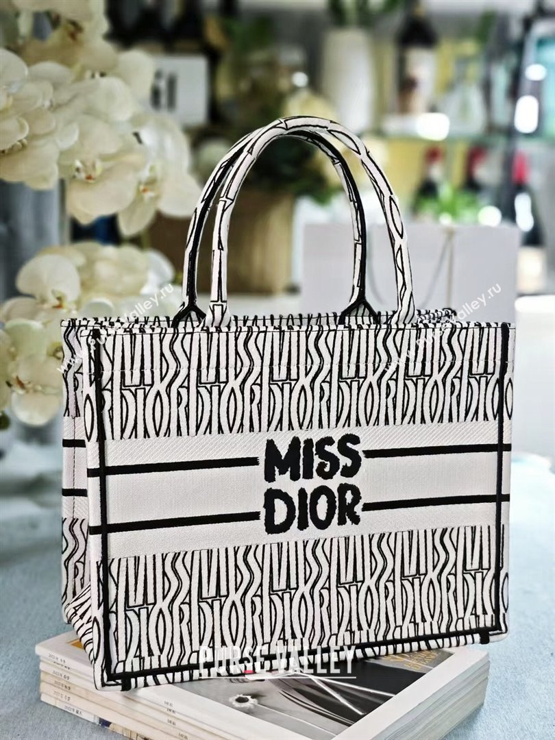 Dior Medium Book Tote bag in White and Black Miss Dior Allover Embroidery 1286 2024 (DMZ-24082312)