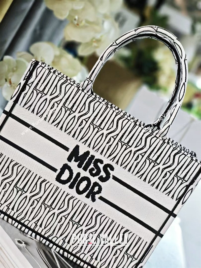 Dior Medium Book Tote bag in White and Black Miss Dior Allover Embroidery 1286 2024 (DMZ-24082312)