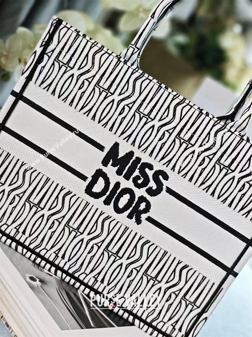 Dior Medium Book Tote bag in White and Black Miss Dior Allover Embroidery 1286 2024 (DMZ-24082312)