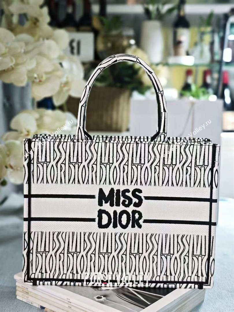 Dior Medium Book Tote bag in White and Black Miss Dior Allover Embroidery 1286 2024 (DMZ-24082312)