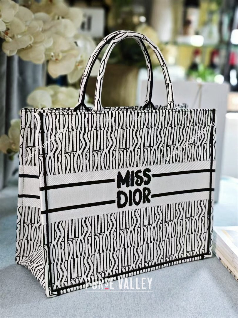 Dior Large Book Tote bag in White and Black Miss Dior Allover Embroidery 1286 2024 (DMZ-24082313)