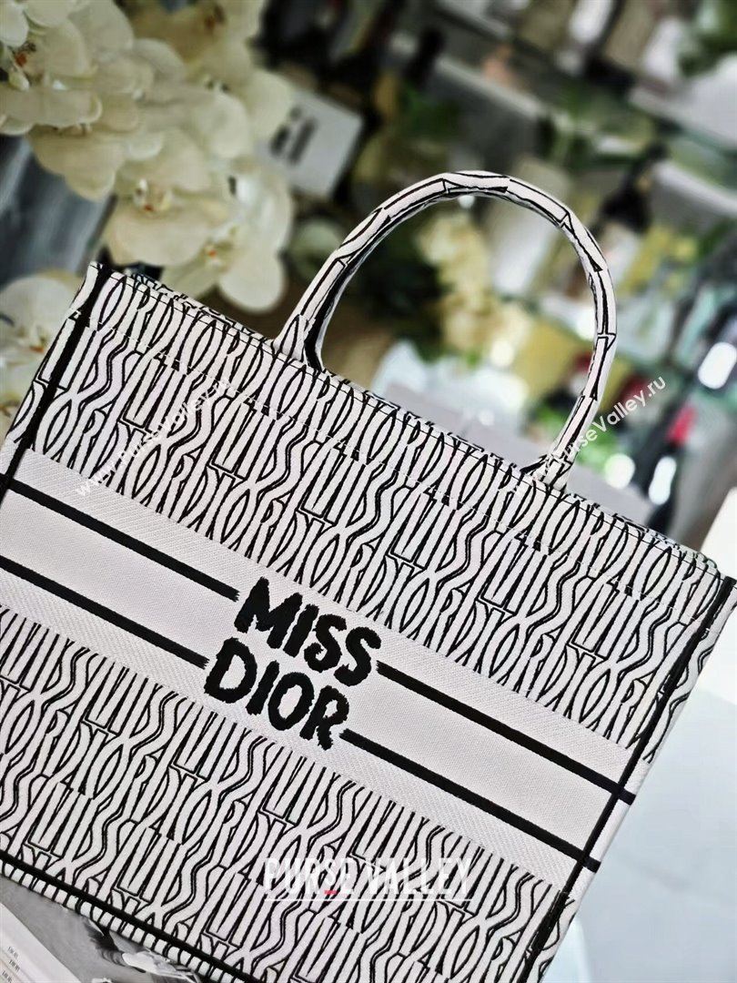 Dior Large Book Tote bag in White and Black Miss Dior Allover Embroidery 1286 2024 (DMZ-24082313)