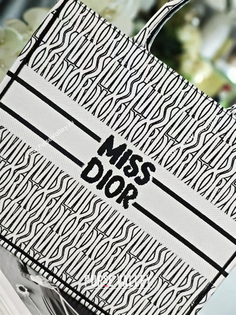 Dior Large Book Tote bag in White and Black Miss Dior Allover Embroidery 1286 2024 (DMZ-24082313)