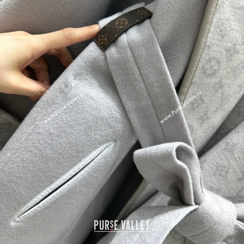 Louis Vuitton FLIGHT MODE Reversible Signature Hooded Wrap Coat 1AC02P Grey 2023 (Q-23120608)