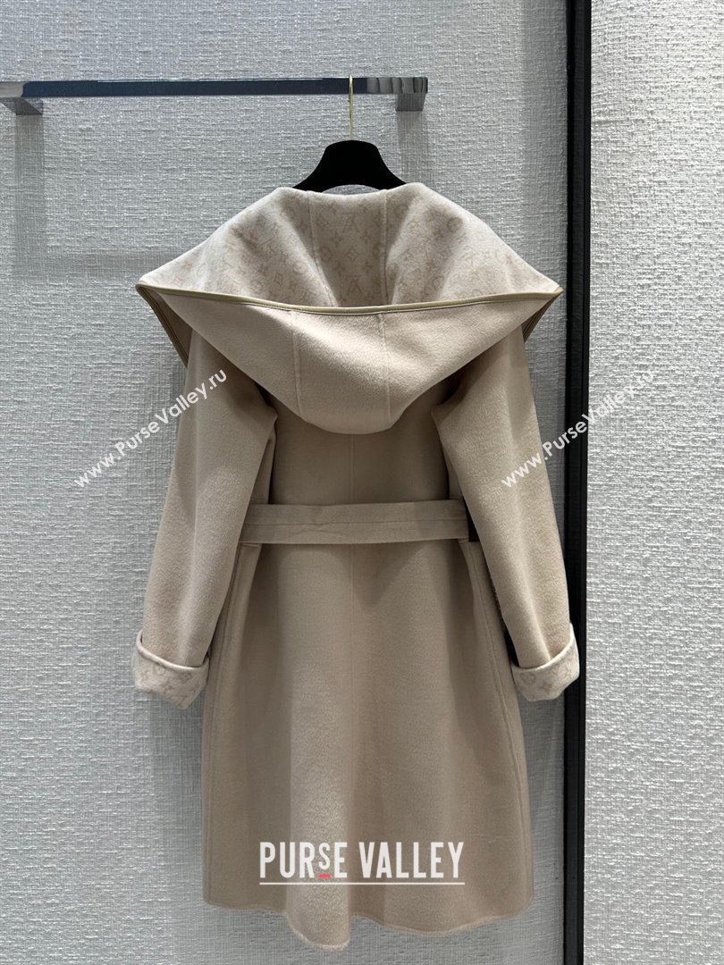 Louis Vuitton FLIGHT MODE Reversible Signature Hooded Wrap Coat 1AC02P Beige 2023 (Q-23120609)