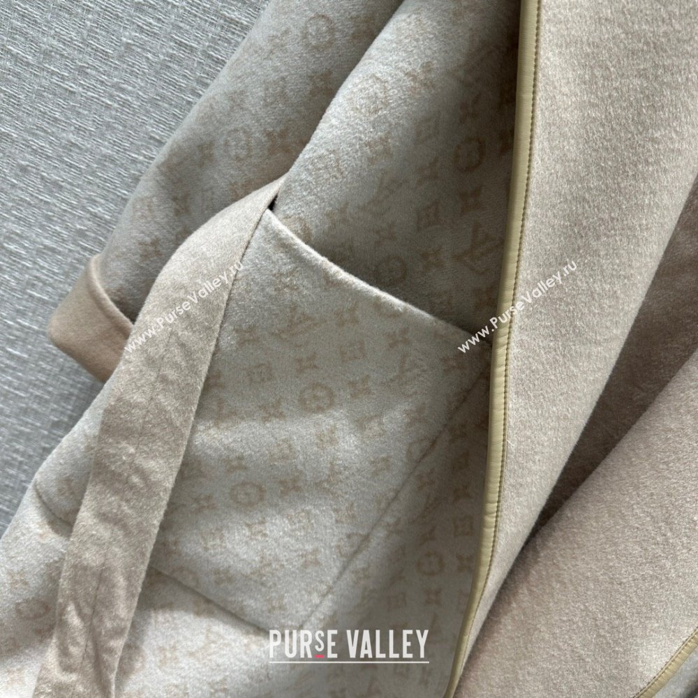 Louis Vuitton FLIGHT MODE Reversible Signature Hooded Wrap Coat 1AC02P Beige 2023 (Q-23120609)