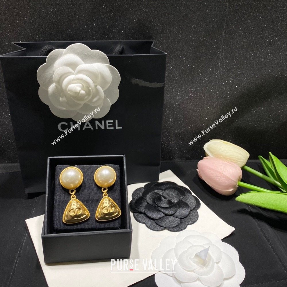 Chanel Pearl Pendant Earrings CH12525 Gold 2024 (YF-24012526)