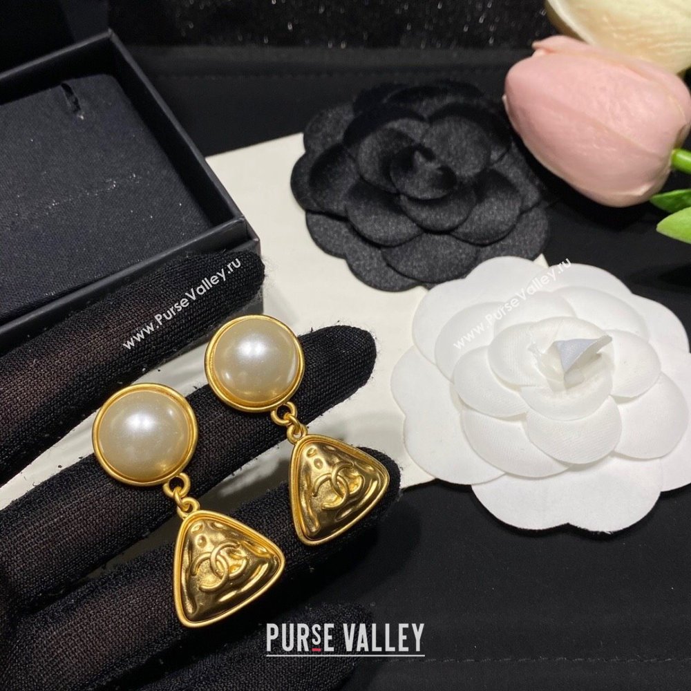 Chanel Pearl Pendant Earrings CH12525 Gold 2024 (YF-24012526)